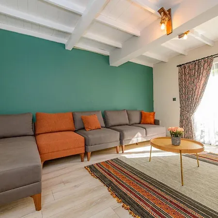 Sarnic - Kayakoey'de Havuzu Korunakli Villa *