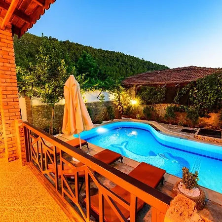 Sarnic - Kayakoey'de Havuzu Korunakli Villa Kayakoy