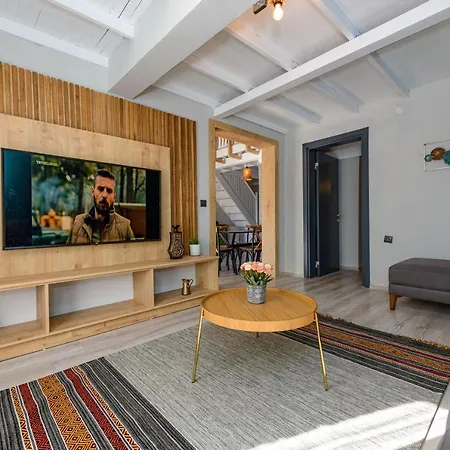 Sarnic - Kayakoey'de Havuzu Korunakli Villa *
