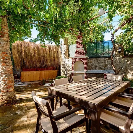 Villa Sarnic - Kayakoey'de Havuzu Korunakli Kayakoy