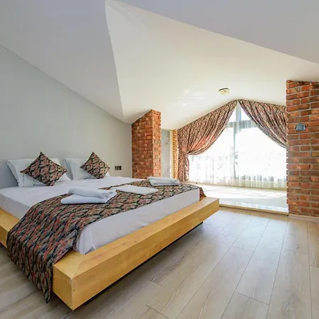 Villa Sarnic - Kayakoey'de Havuzu Korunakli