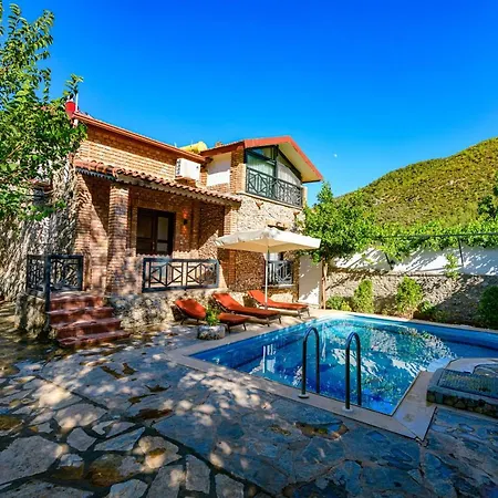 Villa Sarnic - Kayakoey'de Havuzu Korunakli Kayakoy
