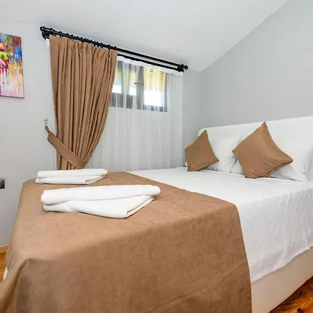 Villa Sarnic - Kayakoey'de Havuzu Korunakli Kayakoy