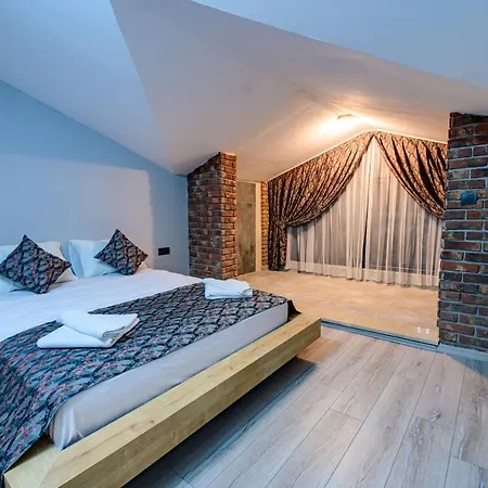 Villa Sarnic - Kayakoey'de Havuzu Korunakli *